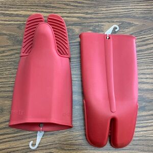 Silicone Oven Baking Mitts NWT